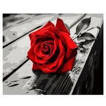 Алая роза на скамейке